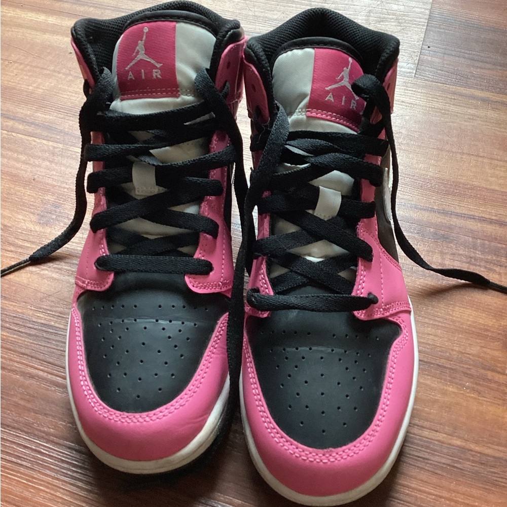 Nike Air Jordan 1 retro Mid black pink shoes